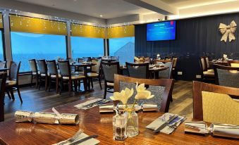 Cove Bay Hotel - Housity