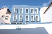 Royal Beach Hostel & Suites Hôtels à : 