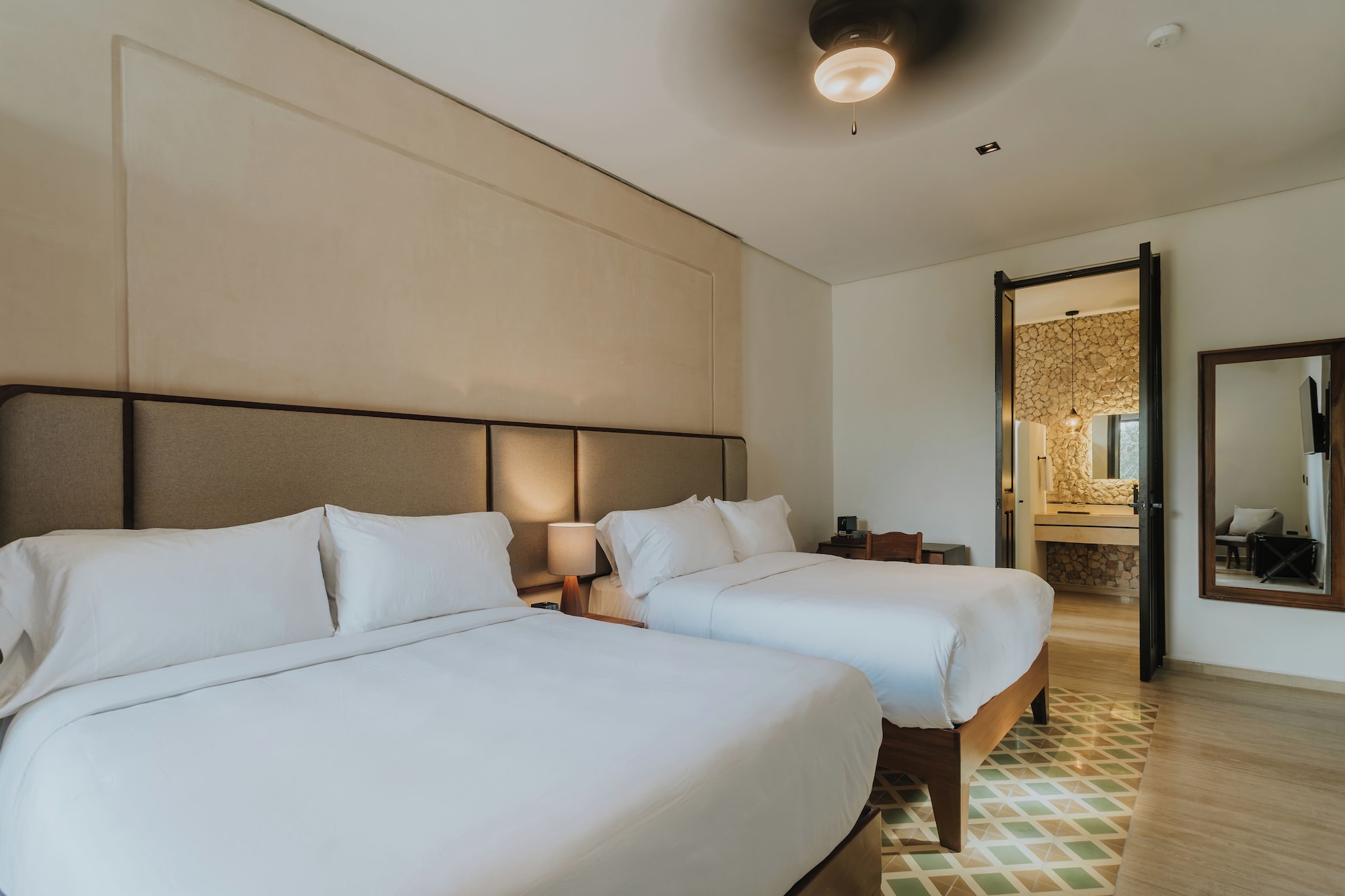 普通客房， 2 张大床