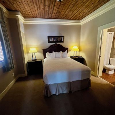 Basic Queen Room The Smith House Promo Code