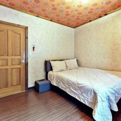 Room (106-Base 8 Pax) 체리스펜션 쿠폰