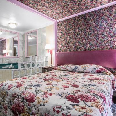 King Room Downbeach Inn Promo Code