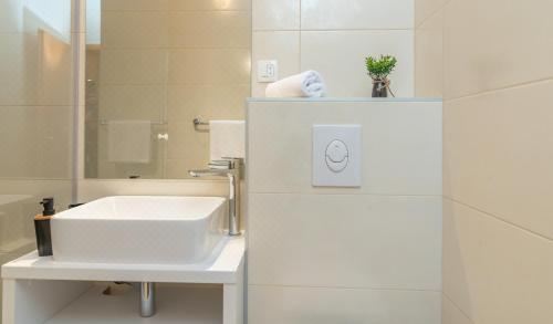 一卧室公寓（带阳台）