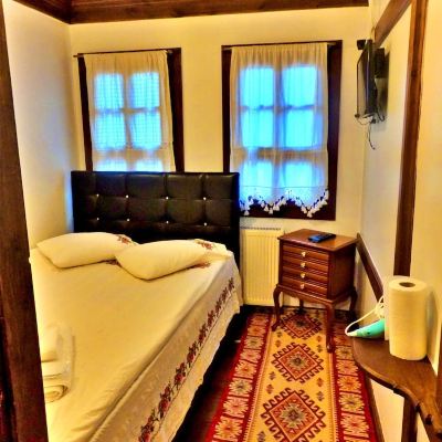 Deluxe Double Room, 1 Bedroom, Garden View, Corner