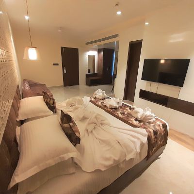 Luxury Room with Couch (Local Id Not Allowed) Legend Inn Promo Code