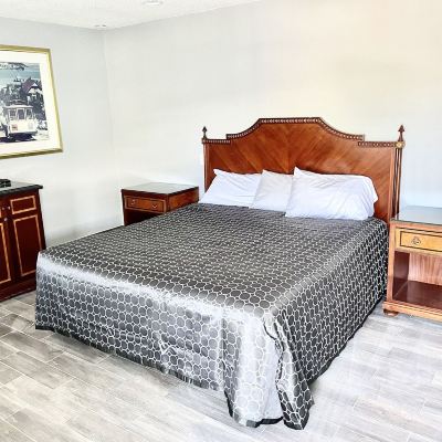 Standard Queen Room-Non-Smoking Sundial Lodge Promo Code