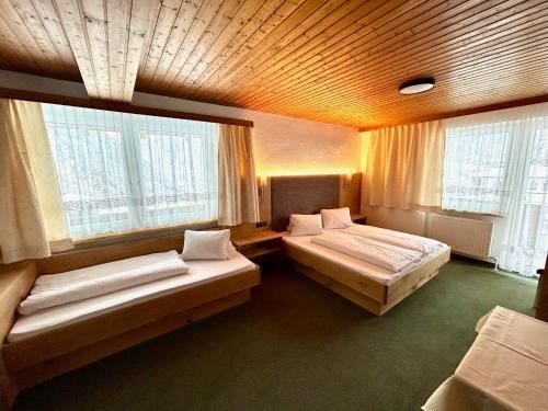 Haus Sonnegg Triple Room