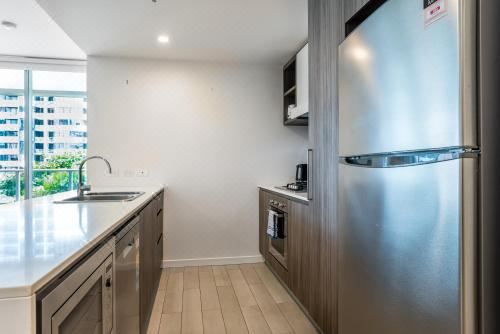 带阳台的两卧室公寓