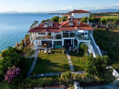 带私人按摩浴缸的两卧室套房（1）