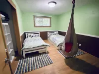 Family fun House - large fenced in backyard, Theater, Bean bag Lounge