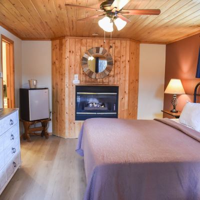 Comfort Room, 1 King Bed, Fireplace (No Pets) Alpine Lodge Promo Code