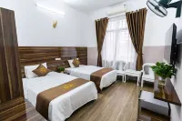 PHÚ QUÝ Hotel Near ĐÔNG Kinh Market Hotel a 