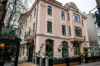 Agora' Boutique