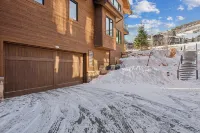 Lux Ski Haus at Canyons Village by Park City Vacations Hotéis em 