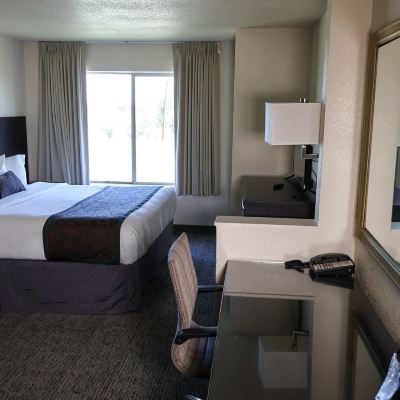 Junior Room, 1 King Bed, Jetted Tub La Junta Inn Promo Code