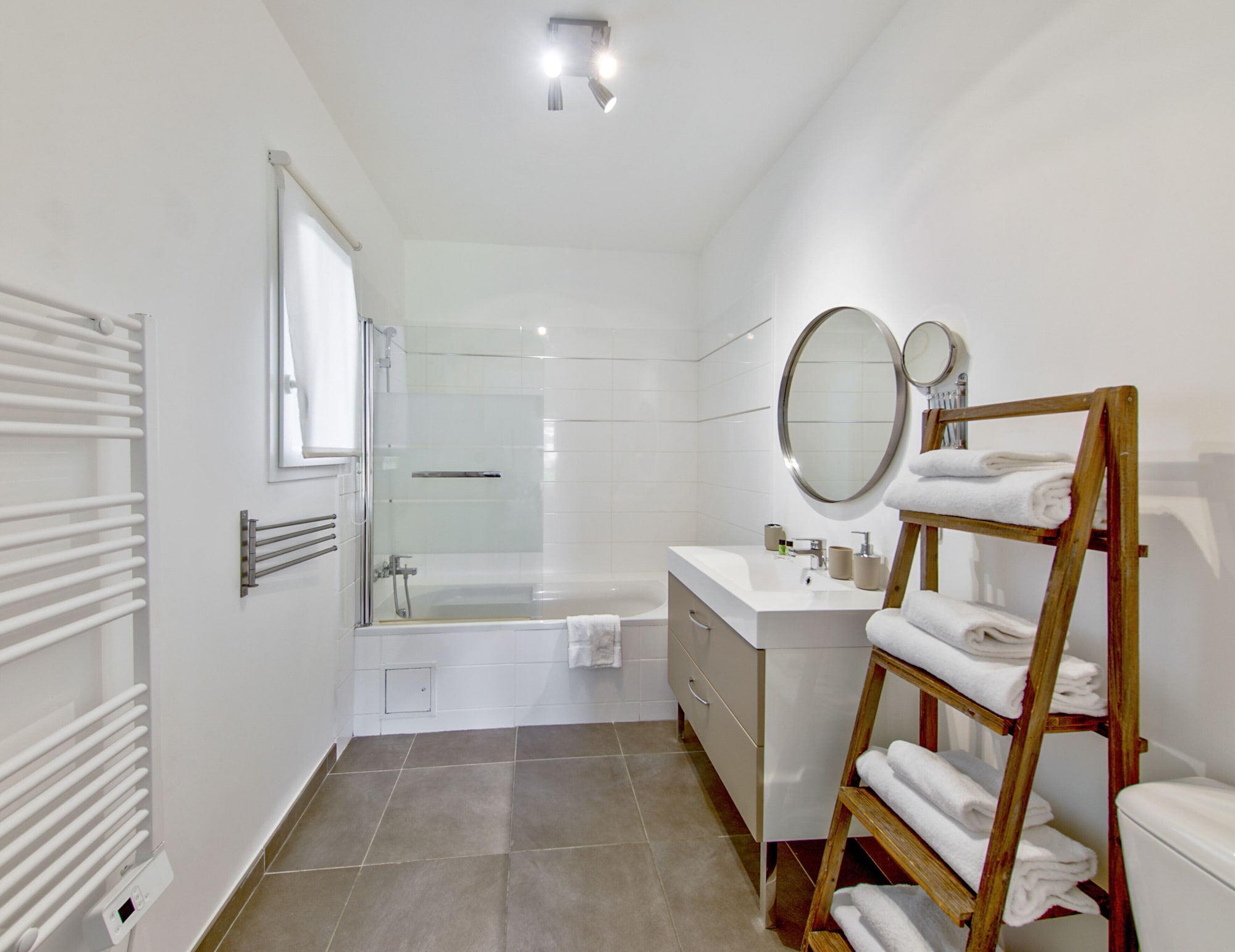 小屋 六人-两卧室-宽敞-带空调-露台