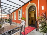 هوتل لوفين جارني بي آند بي