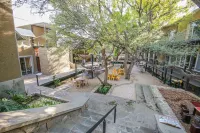 Suite 9 the Village Hotele w: 
