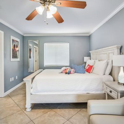 Deluxe Room, 1 King Bed, Kitchen (Designer Efficiency) Tropical Beach Resorts - Sarasota Promo Code