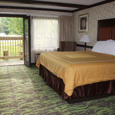Classic Room, 1 King Bed, Refrigerator&Microwave Spring House Inn Promo Code