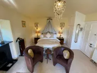 Plas Tan-Yr-Allt Historic Country House & Estate Hotel a 