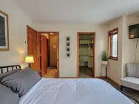 Breezy Hills - Unit 2; Lake Bemidji, King Bed, Kayaks, PB Trail Private Access Hotels in Bemidji