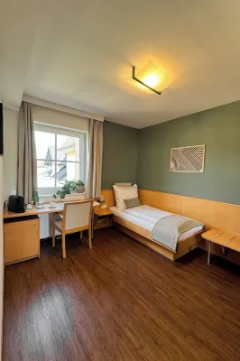 Hotel Zur Alten Schule Ξενοδοχεία στην πόλη 