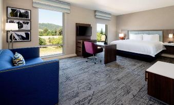 Hampton Inn & Suites - Gilroy, CA