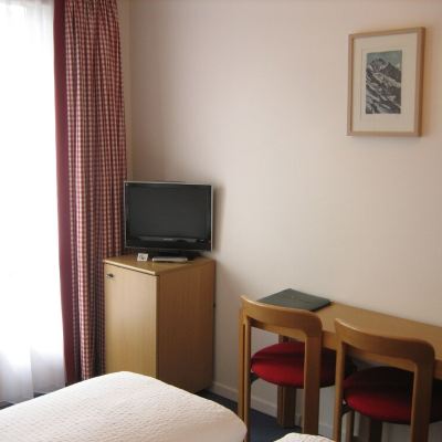 Standard Double Room with Eiger View 2 Single bed