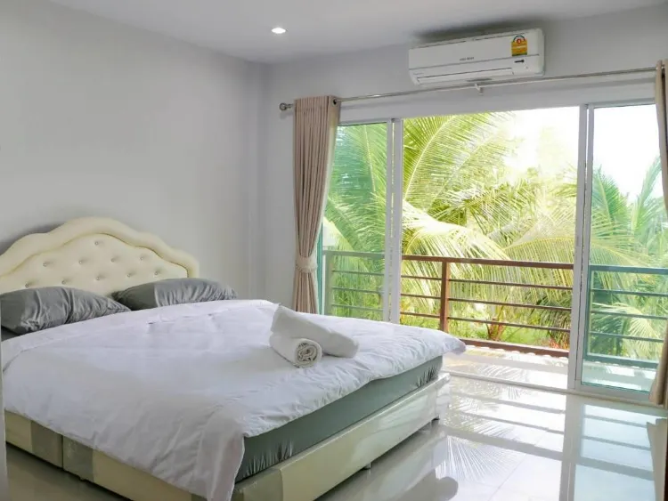 ห้องดีลักซ์ เตียงใหญ่ 1 เตียง