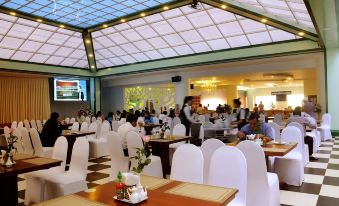 a large dining room with tables and chairs arranged for a group of people to enjoy a meal together at Tre Xanh Hotel