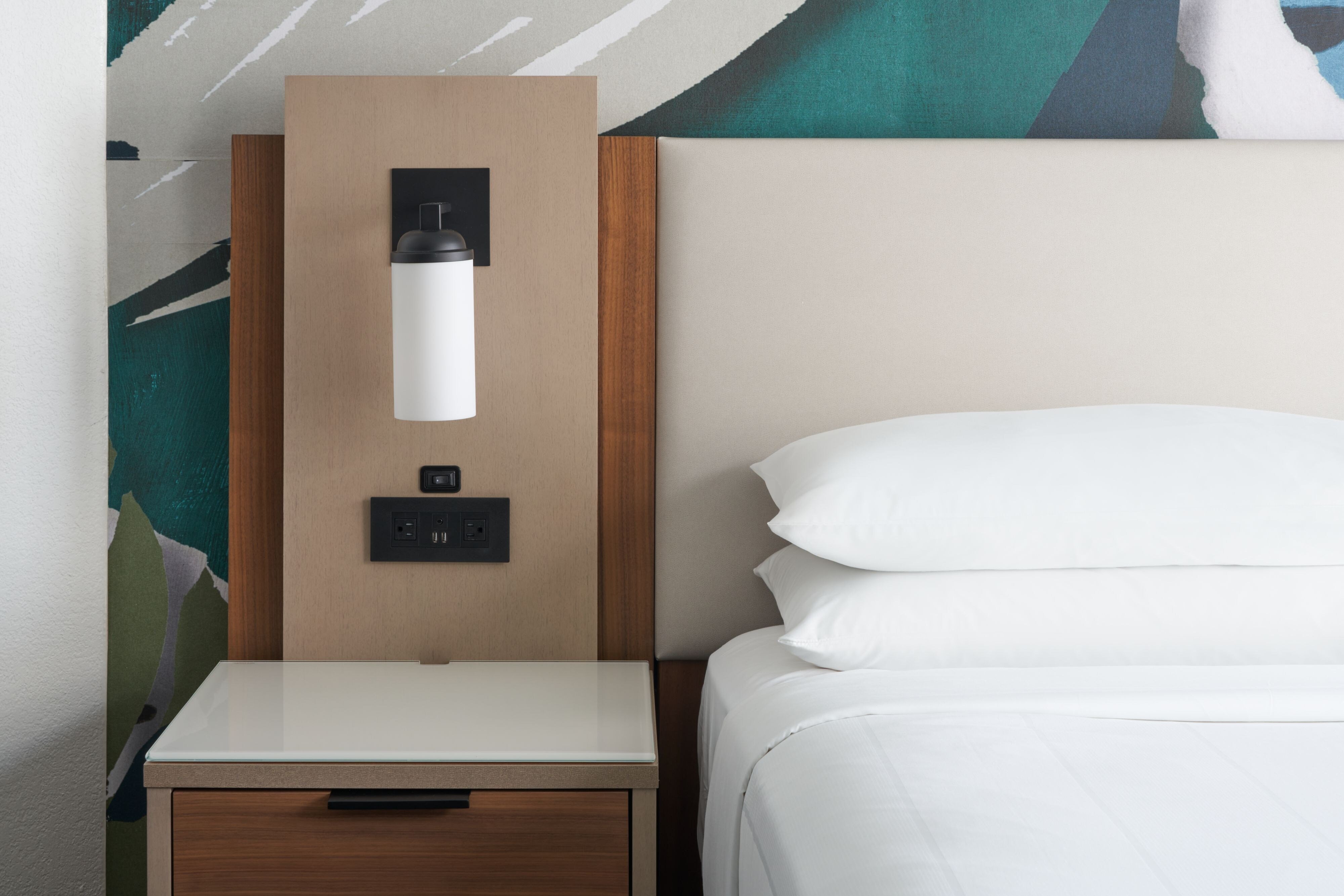 新装修， 客房， 1 张特大床， 城市景观， 阳台