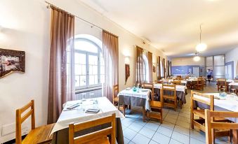 Hotel Meli - Housity