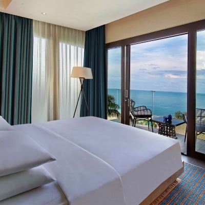 1 King Bed Hilltop Ocean View Suite