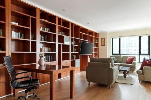 Stylish & Cozy 4BR Retreat with FREE Parking Apartment