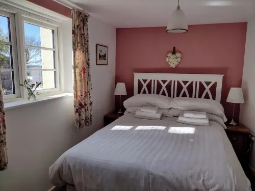 Coastal/ country cottage in Pembrokeshire National Park. Award winning beaches. Hotels in Stackpole