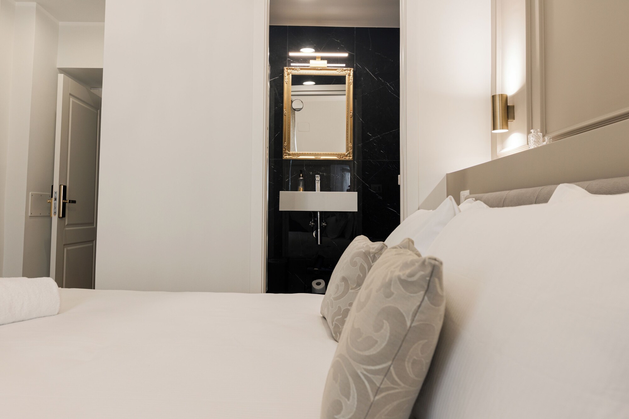 经典客房， 1 张特大床， 无烟房， 独立浴室