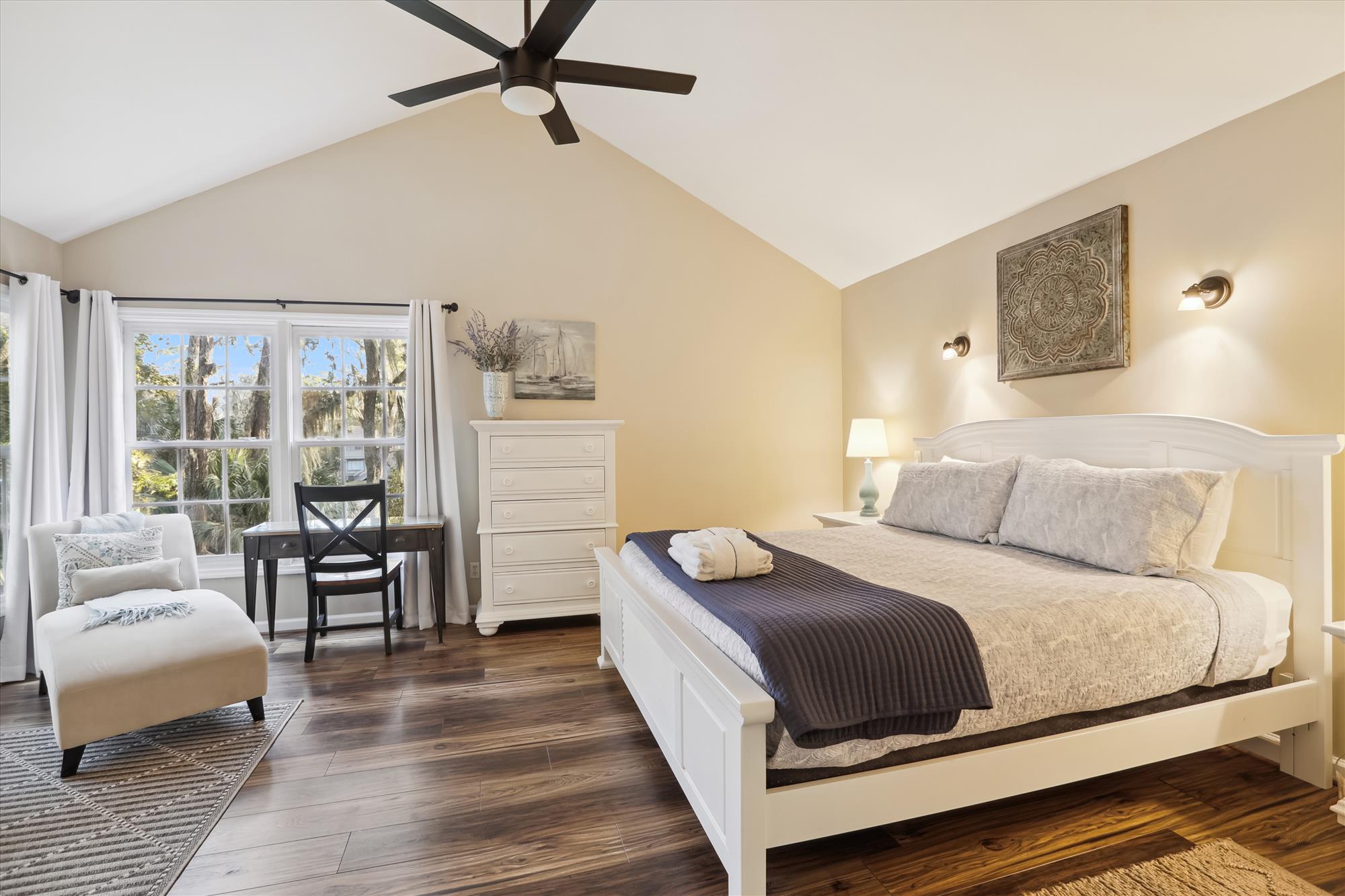 迷人的别墅带高尔夫球场通行权和社区泳池-迷人的隐匿