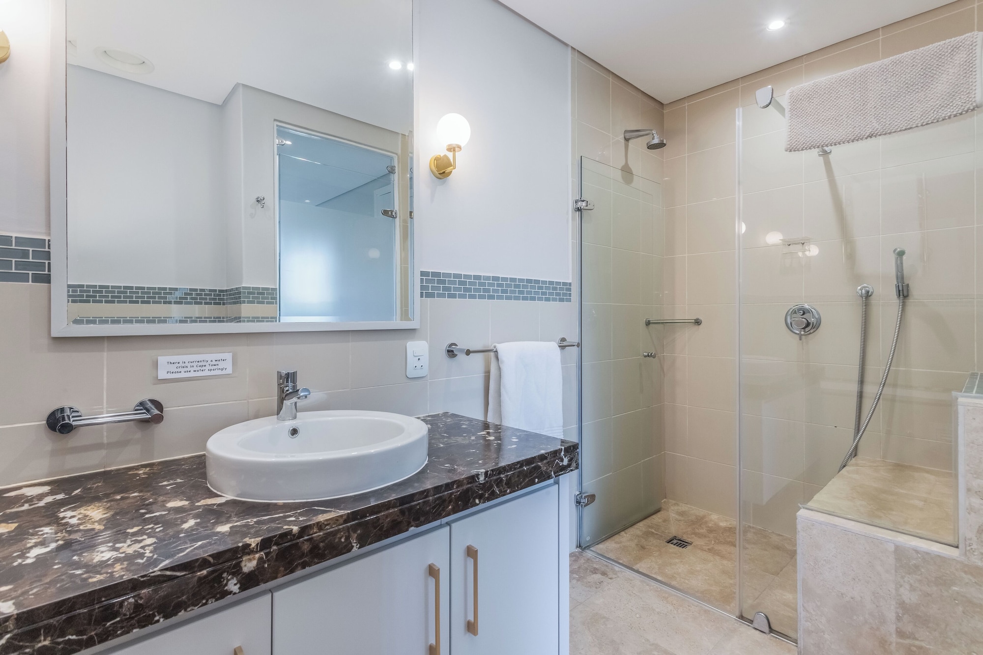 Mountain Marina Luxury Apartments两卧室尊贵间9