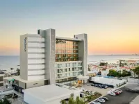 Radisson Beach Resort Larnaca Hotele w: Oroklini
