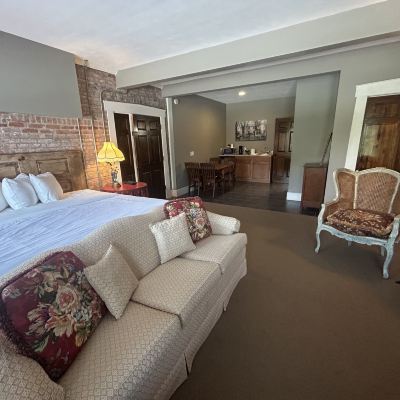 Double Room, Ensuite (King Suite) William Watson Hotel Promo Code