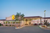 Super 8 by Wyndham Brandon MB Hotel di 
