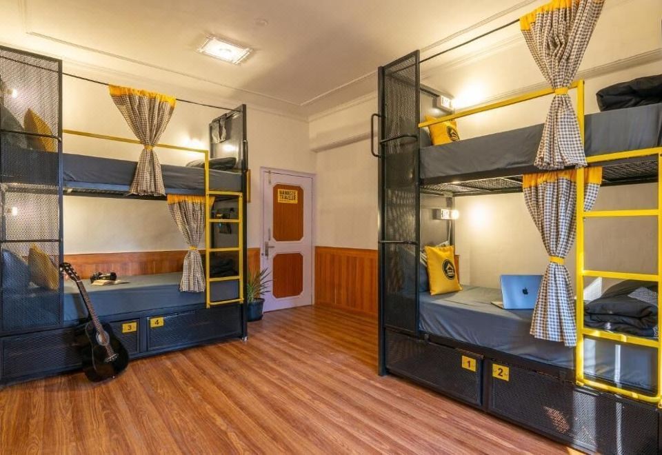 女生四床宿舍床位