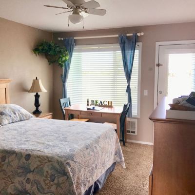 Standard Room, 1 Queen Bed, Refrigerator & Microwave (No Pets) The Breakers Long Beach Promo Code