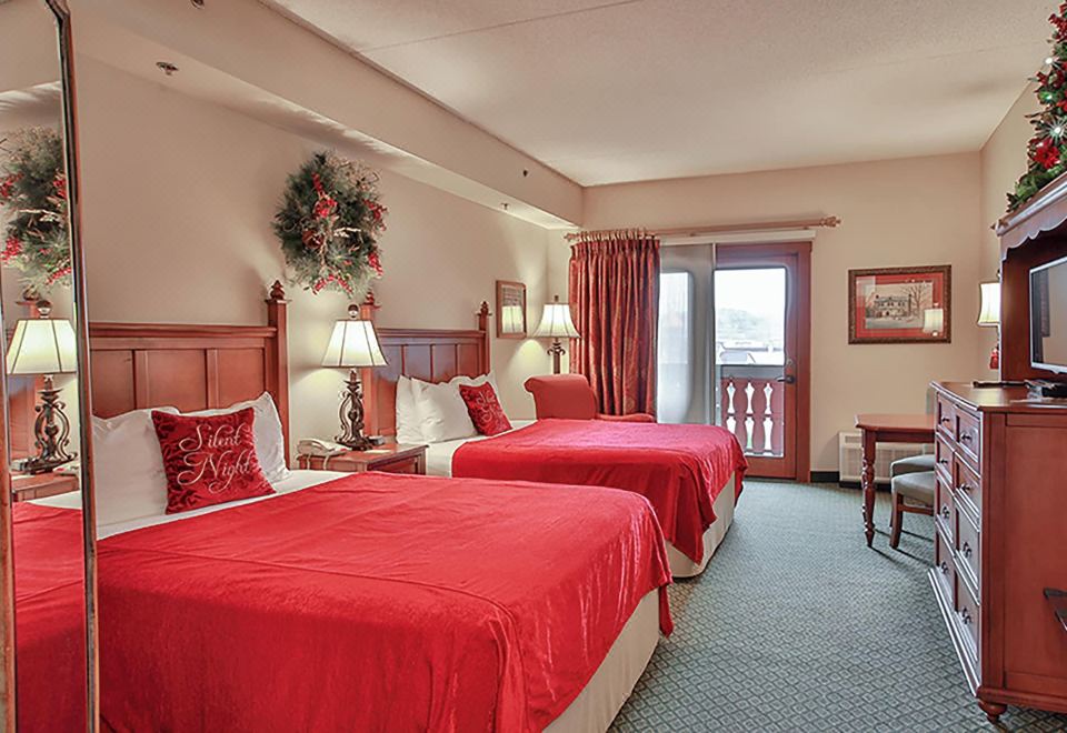 奢华双人房， 2 张大床， 冰箱和微波炉