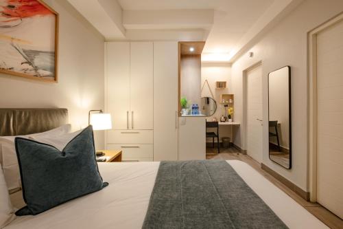 小型标准大床房