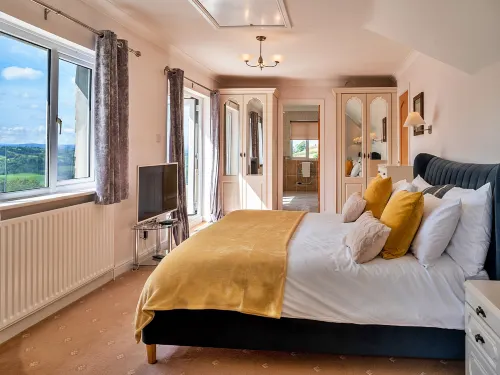 Cottage in Whitestone with Garden & Games Room