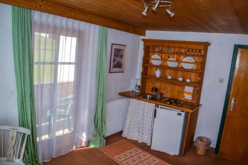 带阳台的小型套房