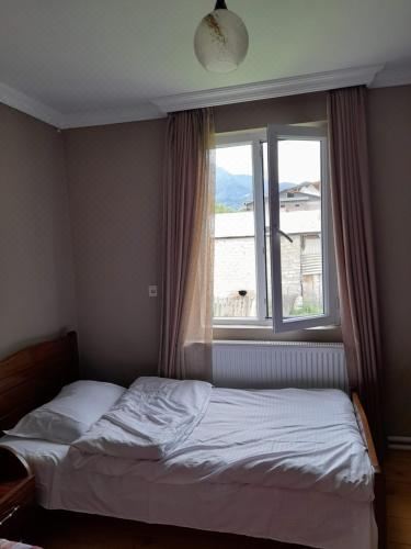 House Mon Amie Twin Room with Bathroom