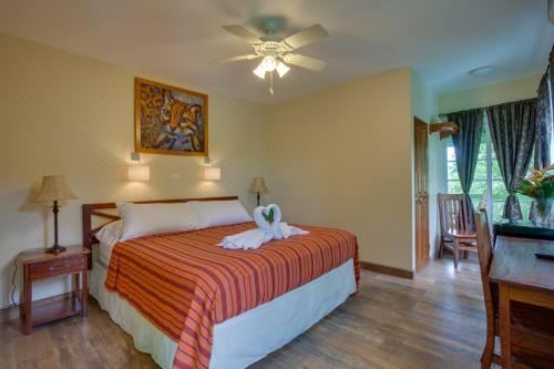 Midas Double Room with Private Bathroom